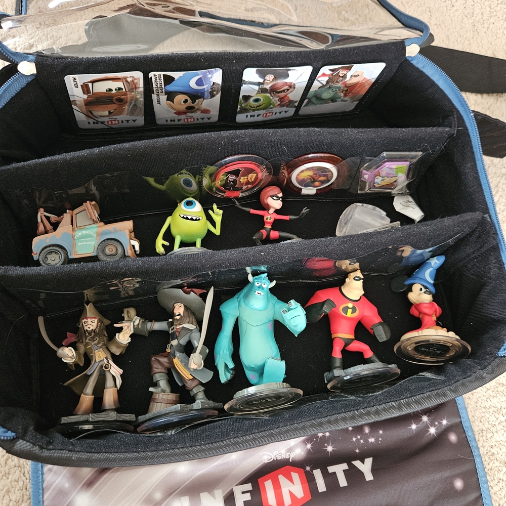 Disney Infinity Lot With Storage Case & New Game Journal